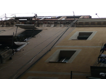 Self-constructed dwellings visible on the roof tops opposite
the Barceló Raval Hotel