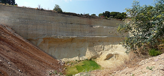 Sant Pere de Ribes Sílices Mestre quarry site - a permit is required for a site visit
