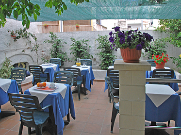 Hotel Celimar Centre patio